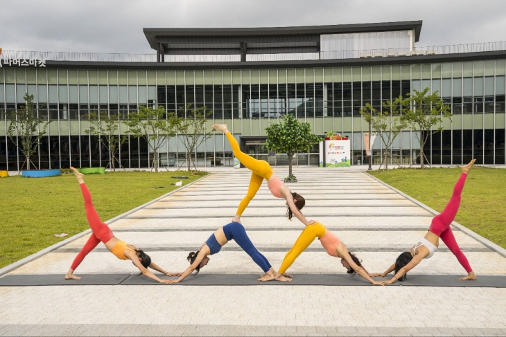 선샤인 밀양 테마파크에 있는 요가컬쳐타운. 인도 정통요가를 체험할 수 있다. 2024.7.26. 밀양시 제공