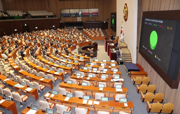 野 주도로 ‘방통위법’ 본회의 통과…여당은 반발 퇴장