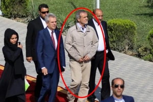 thumbnail - “한여름에 점퍼가 웬말”…이란 새 대통령 ‘패션센스’ 논란