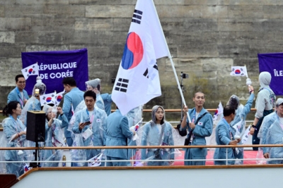 [포토] 2024 파리 올림픽 개막…유람선 타고 입장하는 한국 선수단