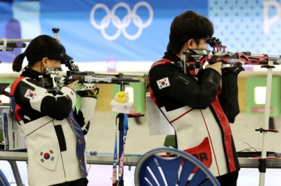 [포토] ‘공기소총 10ｍ 혼성’ 한국 선수단 첫 메달