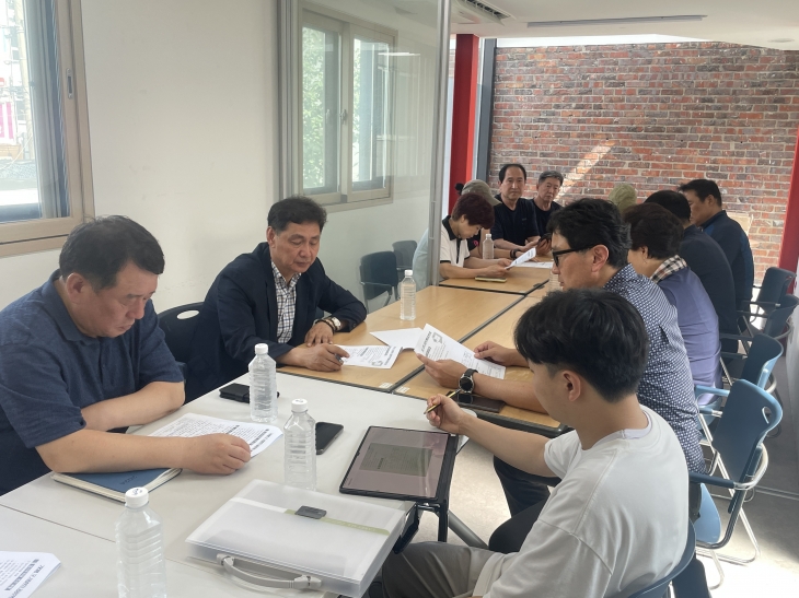 지난 26일 개최된 가리봉 구시장부지 복합화 사업 추진 위한 첫 연석회의에 참석한 박칠성 의원