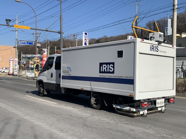 지표투과레이더가 설치된 차량. 수원시 제공