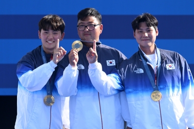 완벽한 이우석, 신들린 한국 남자 양궁…주최국 프랑스 꺾고 올림픽 3연패