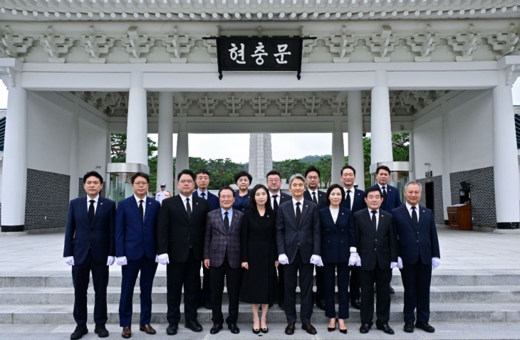 30일 국립서울현충원을 참배한 최호정 의장 및 의장단과 상임위원장단