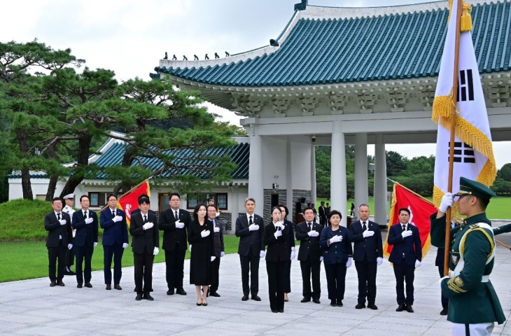 30일 국립서울현충원을 참배한 최호정 의장 및 의장단과 상임위원장단