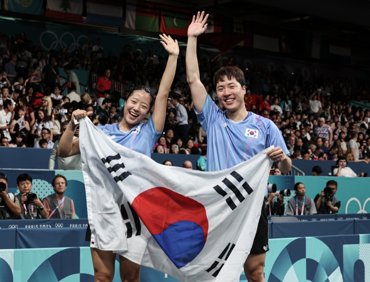 신유빈·임종훈 탁구 혼합복식 銅… 12년 만에 노메달 설움 날렸다