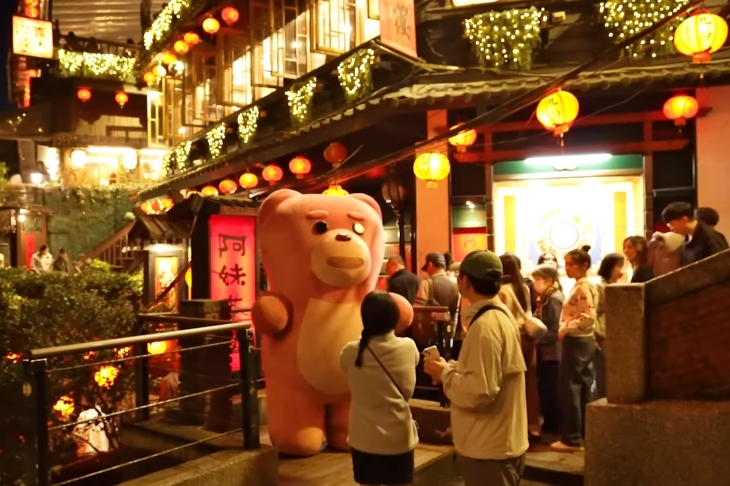 대만 현지인들이 ‘벨리곰’을 보기 위해 모여들고 있다. 롯데홈쇼핑 제공