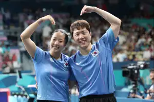 ‘삐약이’ 신유빈 “결승 갔어요”…임종훈과 혼합복식 쾌거