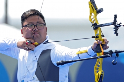 김우진, 올림픽 양궁 3관왕 정조준…이우석 꺾고 개인전 결승행