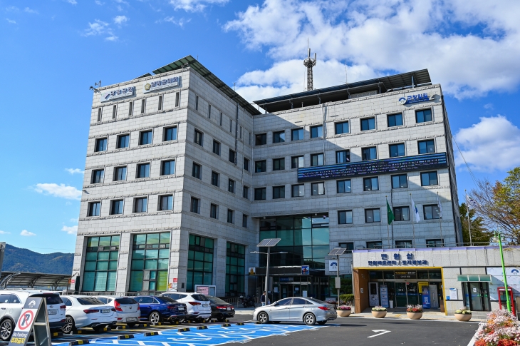 경기 양평군 양평읍 양평군청. 경기 양평군 양평읍 양평군청.