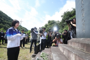 “할아버지, 다음엔 금메달 따서 올게요”