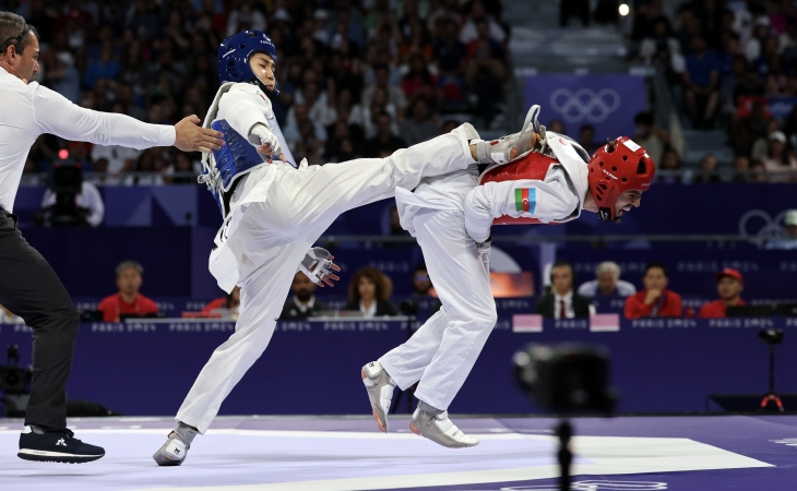 한국 태권도 국가대표 박태준이 8일(한국시간) 프랑스 파리 그랑팔레에서 열린 2024 파리올림픽 남자 태권도 58㎏급 가심 마고메도프(아제르바이잔)와의 결승에서 공격하고 있다. 파리올림픽사진공동취재단