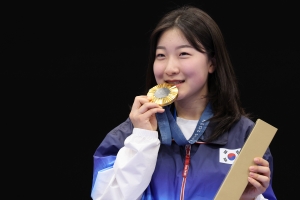 “최연소 금메달리스트가 직원 딸?” 난리난 회사…장학금까지 선물