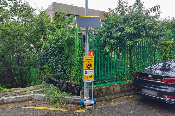 서울 양천구가 쓰레기 무단 투기를 막기 위해 교체 설치한 CCTV의 모습. 양천구 제공