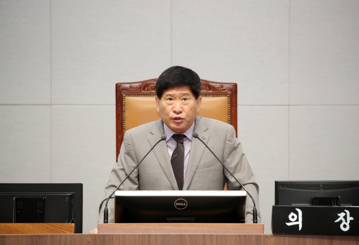 본회의에서 발언하는 홍성현 의장. 충남도의회 제공