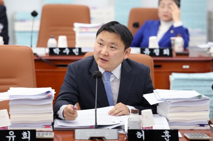 예결위 질의중인 허훈 의원