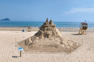 완도 명사십리 해수욕장, ‘모래조각 작품’ 인기