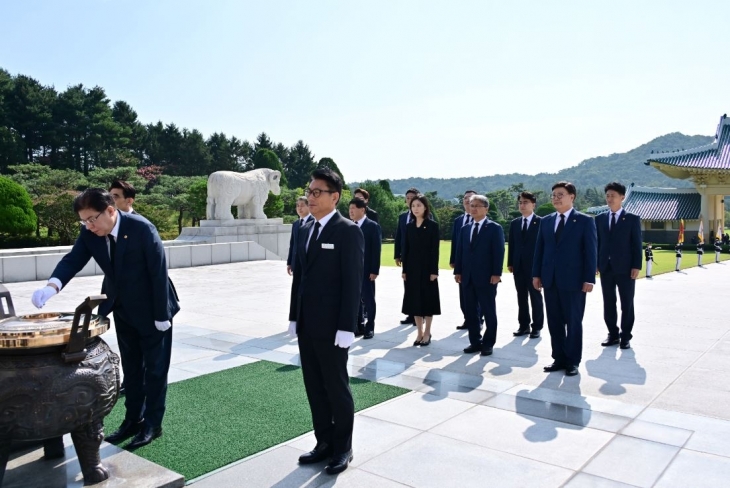 14일 오전 대전 현충원을 참배한 최호정 의장