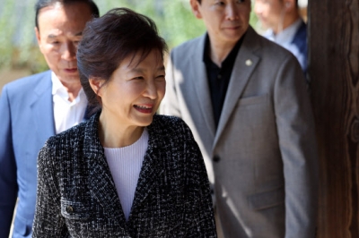 [포토] 박근혜 전 대통령, 고 육영수 여사 옥천 생가 방문