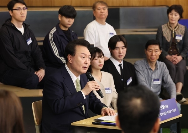 지난 5월 14일 윤석열 대통령이 서울 중구 서울고용복지플러스센터에서 열린 스물다섯번째 ‘국민과 함께하는 민생토론회’에서 모두발언을 하고 있다. 연합뉴스