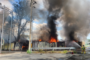 대구 고물상에서 불…1시간 40여 분 만에 진화