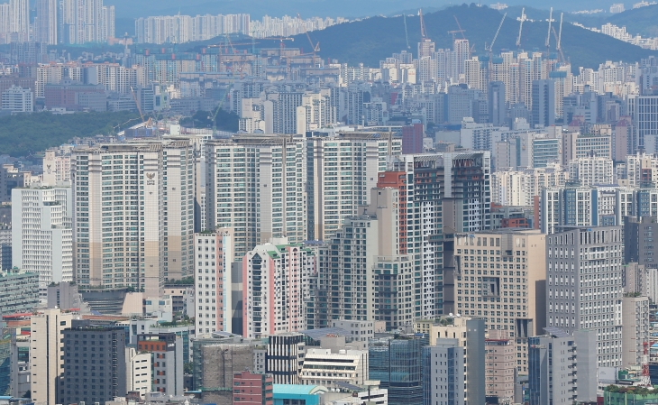 18일 서울 남산에서 바라본 서울 아파트 단지 모습. 2024.8.18 연합뉴스