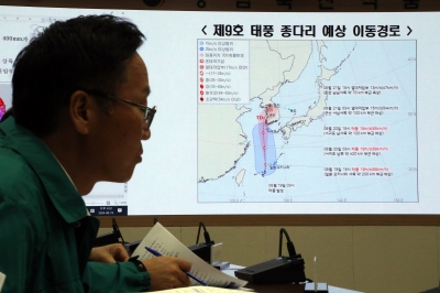 열돔에 ‘습기’ 퍼붓는 태풍… 한반도 더 뜨거워진다