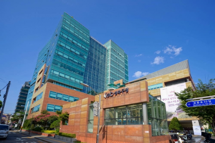 다산동 성곽마을 버티공영주차장 옥상정원 모습.   중구 제공