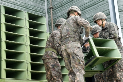 “올래 올래~” 확성기 영향? 북한軍 하사 ‘도보 귀순’