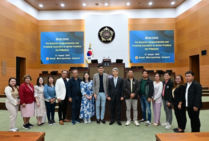 지난 21일 서울시의회를 방문한 UCLG ASPAC 대표회장을 접견한 김인제 부의장(오른쪽에서 일곱 번째)