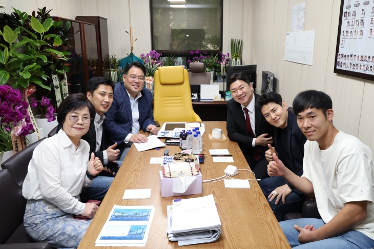 좌측상단부터 아래로 이성배 서울시의회 국민의힘 대표의원, 송경택 소통협력부대표, 이경숙 수석부대표, 우측상단부터 아래로 진종오 국회의원, 최민호 용인대 교수, 김도겸 선수