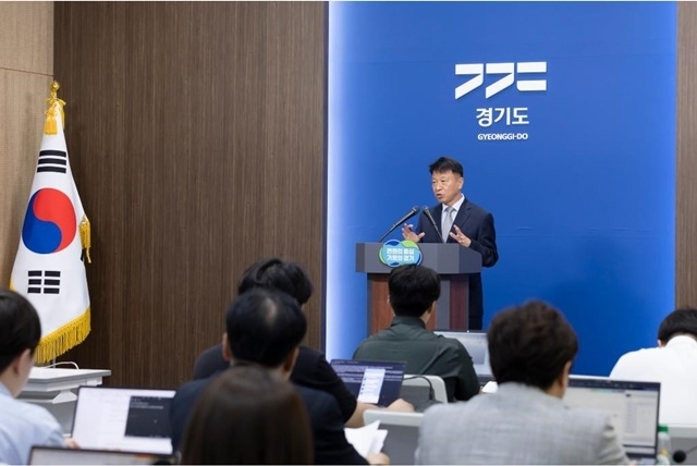 이희준 경기도 기획조정실장이 22일 도청 브리핑룸에서 2024 제1회 추가경정예산안에 대해 설명하고 있다. (경기도 제공)