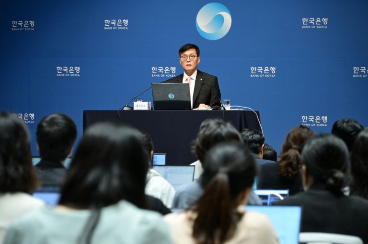 이창용 한국은행 총재가 22일 오전 서울 중구 한국은행에서 열린 통화정책방향 기자간담회에서 발언하고 있다. 2024.8.22 사진공동취재단