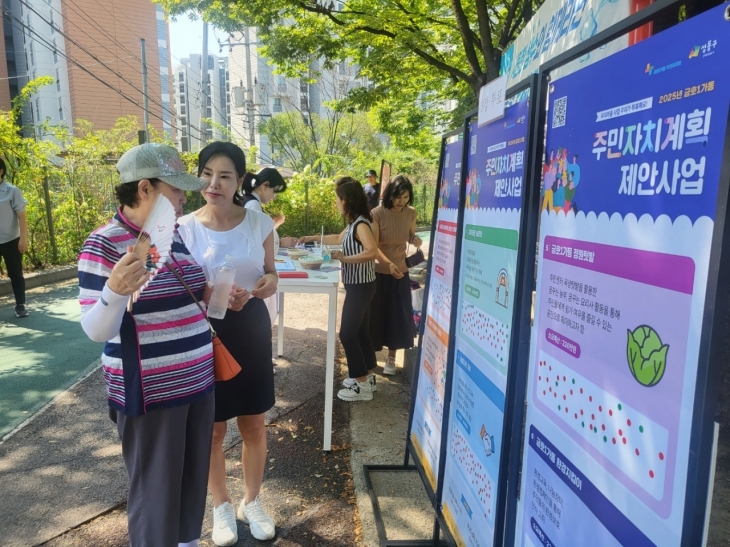서울 성동구 금호1가동에서 ‘2024년 주민자치회 주민총회’ 사전 투표가 진행되고 있다. 성동구 제공