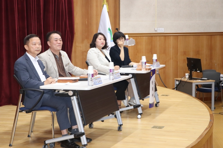 지난 23일 ‘학생 아침 간편식 지원을 위한 학부모 간담회’에 참석한 박채아 의원(오른쪽에서 두 번째). 경북도의회 제공