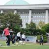 여야, 2년 만에 친선 축구… 결과는 1대1 ‘상생’