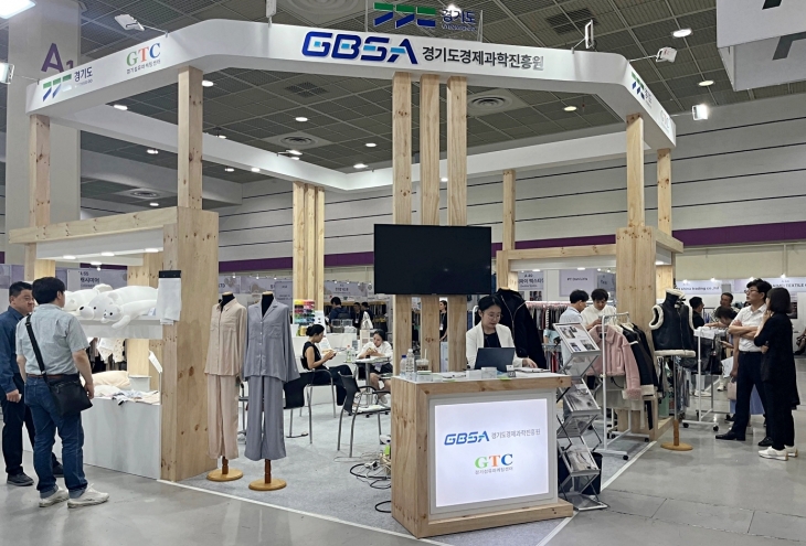 ‘프리뷰 인 서울’ 전시장 내 경기도경제과학진흥원 부스(경과원 제공)