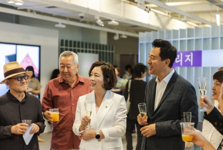 지난 26일 열린 제1회 서울시 유리지공예상 시상식에 참석한 김경 위원장