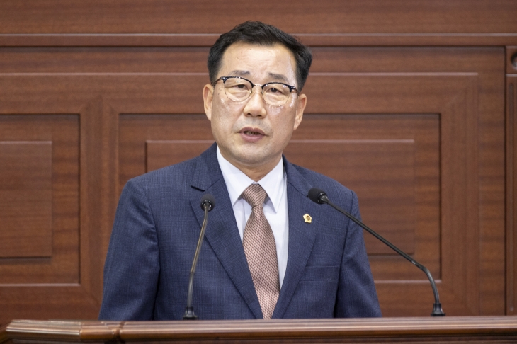 27일 제349회 임시회 본회의에서 도정질문을 하는 김일수 의원. 경북도의회 제공