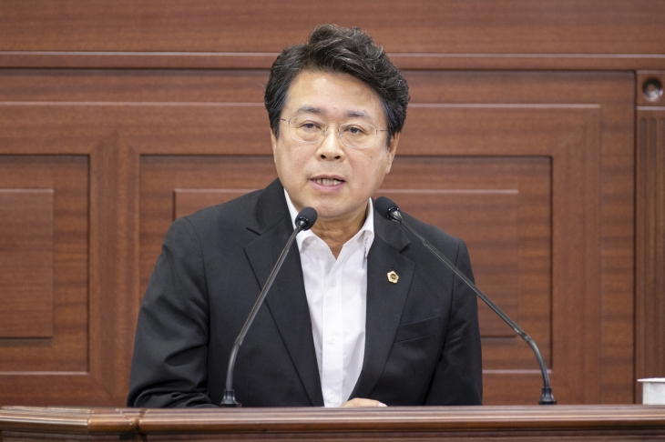 27일 제349회 임시회 제1차 본회의에서 도정질문을 하는 연규식 의원. 경북도의회 제공