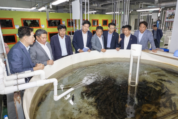 지난 28일부터 29일까지 실시한 농수산위원회 토속어류산업화센터 현지확인. 경북도의회 제공