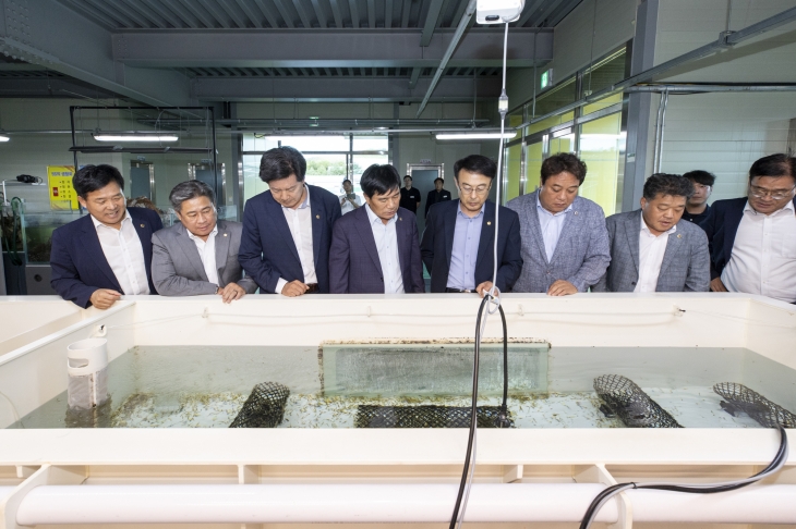 지난 28일부터 29일까지 실시한 농수산위원회 토속어류산업화센터 현지확인. 경북도의회 제공