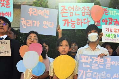 ‘한국 툰베리들’ 손 들어준 헌재… “정부 탄소 감축 목표 부족”