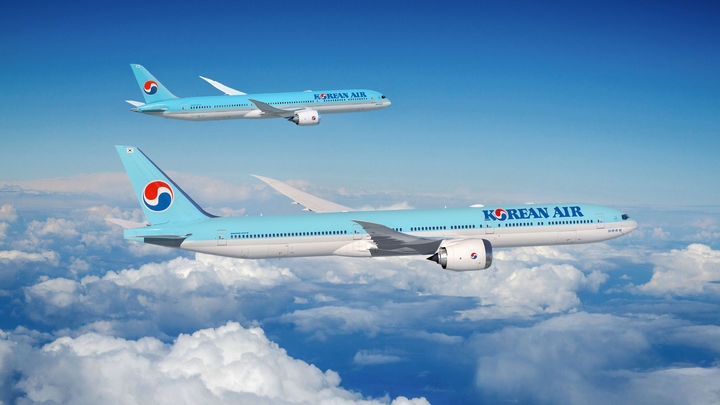 대한항공 B777-9(아래) 및 B787-10(위)의 모습. 대한항공 제공