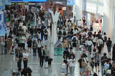 “일본 호감” 최고치라더니…日백화점 ‘우르르’ 몰려가 카드 긁은 한국인들