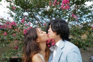 이효리♥이상순, 결혼 11주년 자축…다정한 입맞춤 공개