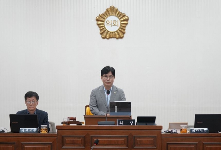 하남시의회 금광연 의장이 9월 2일 제334회 임시회 제1차 본회의에서 개회사를 하고 있다. 하남시의회 제공