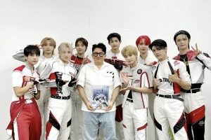 ‘포토샵 논란’ 의식했나…방시혁, 홀쭉한 모습 재인증