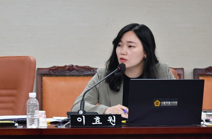 지난 3일 제326회 임시회 서울시교육청 교육정책국 업무보고에서 질의하는 이효원 의원